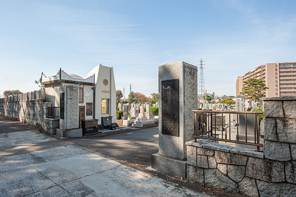 西教寺墓地 画像