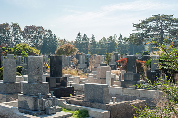 西教寺墓地 画像